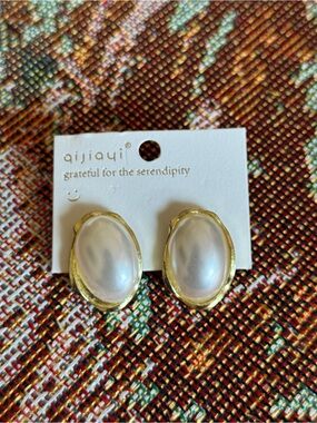 Vintage Style Pearl Oval Stud Earrings ✨ Gold Tone | Brand New